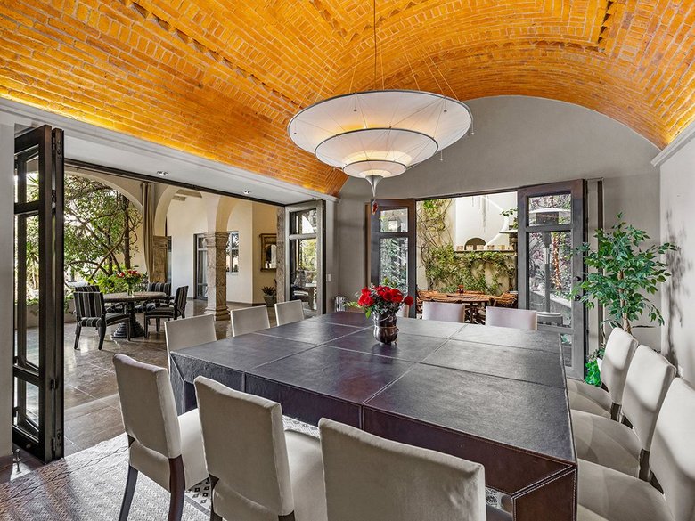 Casa Key He — 6 photos