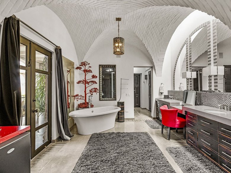Casa Key He — 17 photos