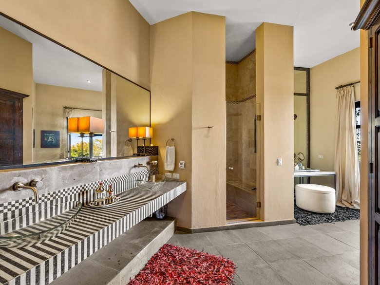 Casa Key He — 12 photos