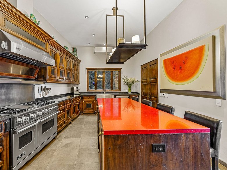 Casa Key He — 7 photos