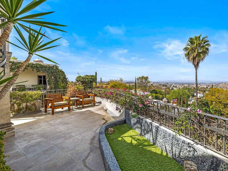 Casa Key He — 21 photos