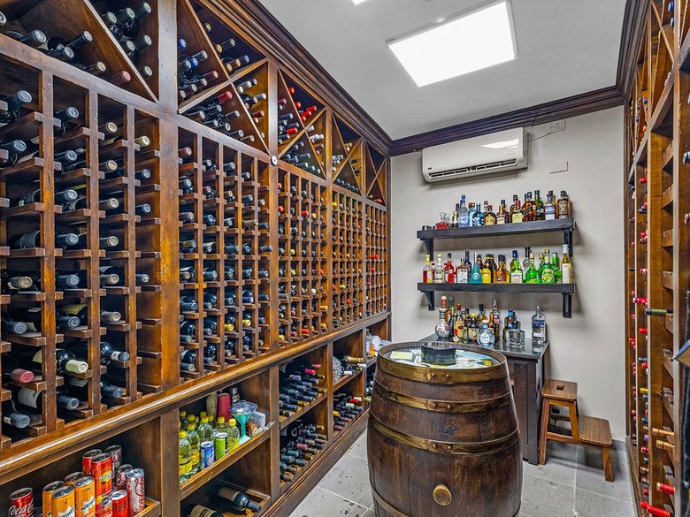 Casa Key He — 8 photos