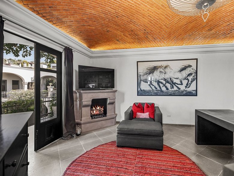 Casa Key He — 20 photos
