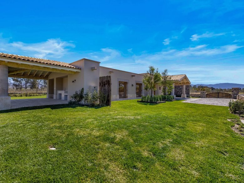 Casa Roble — 8 photos