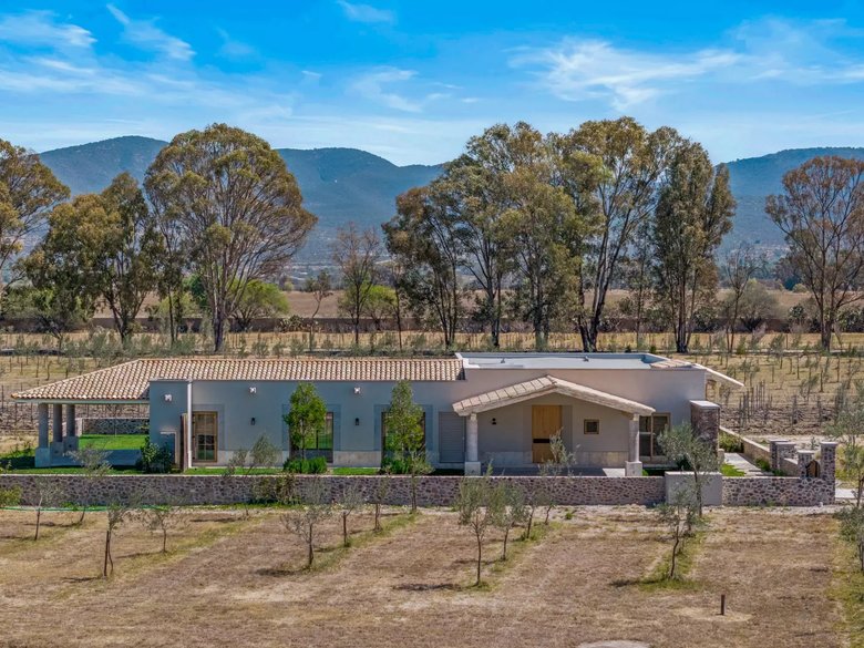 Casa Roble — 9 photos