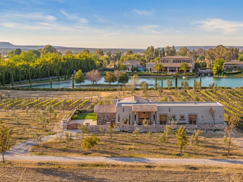 Casa Roble — 13 photos