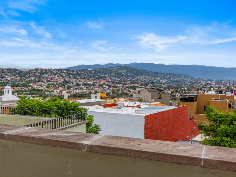 Casa Green — 37 photos
