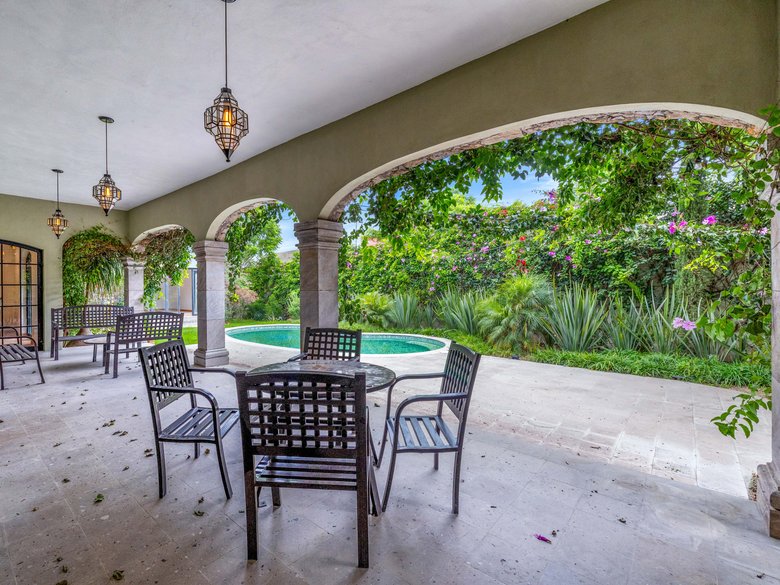 Casa Green — 39 photos