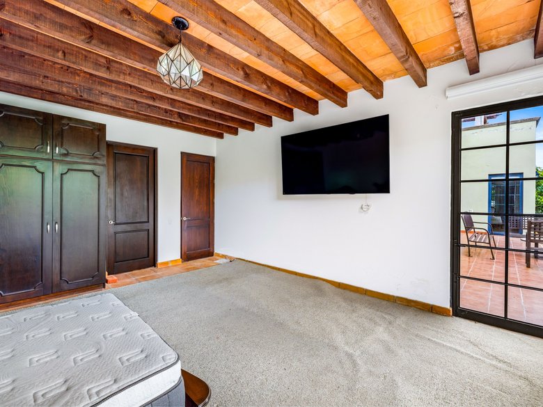 Casa Green — 20 photos