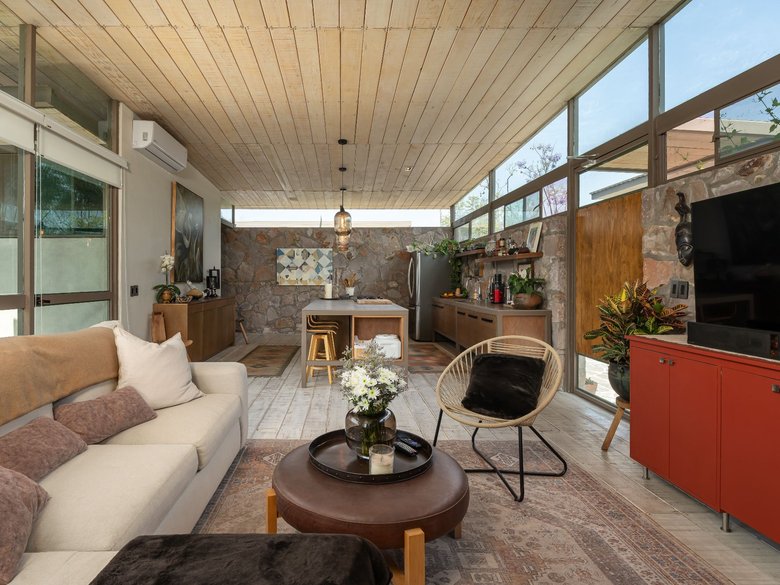 Modern Country Retreat — 5 photos