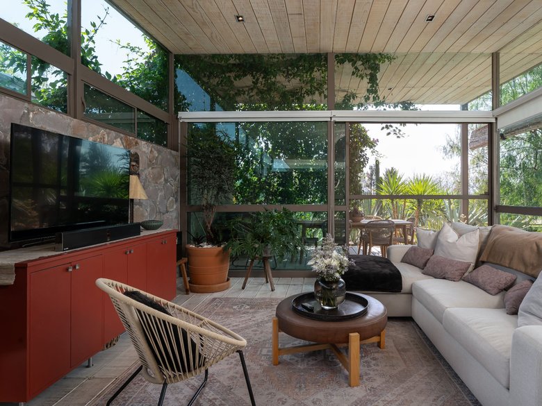 Modern Country Retreat — 2 photos
