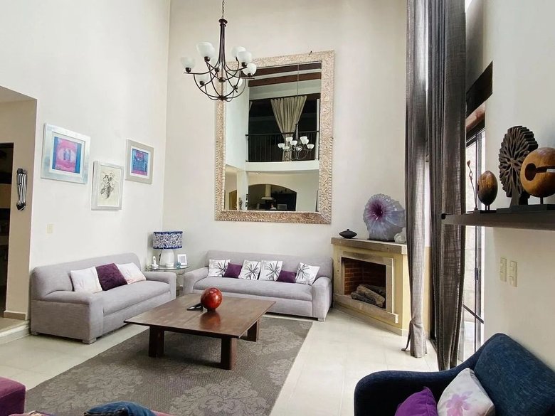 Casa Magenta — 5 photos