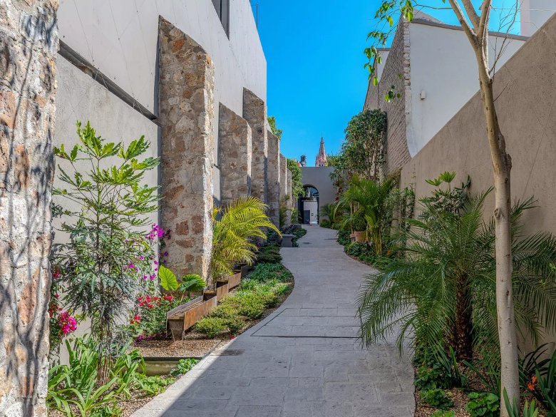 Luxury Penthouse 2 Bedrooms with Private Rooftop - Paseo del Centro — 19 photos