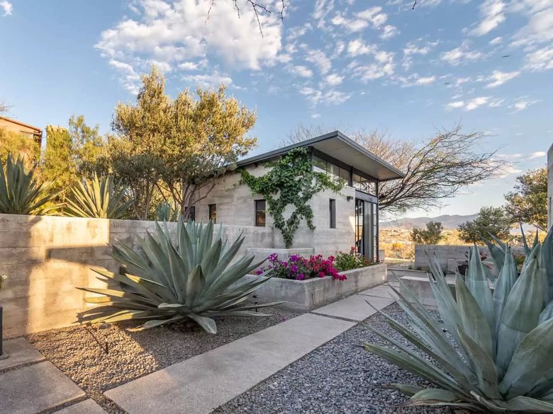 Casa Marfa — 13 photos