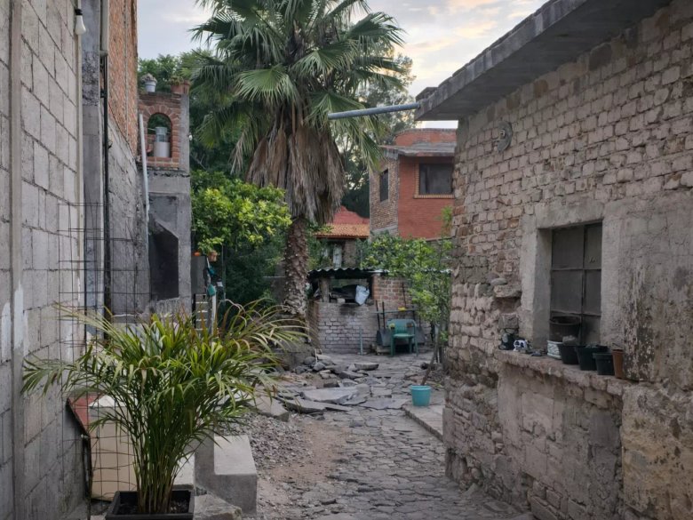 Terreno con frente comercial — 3 photos