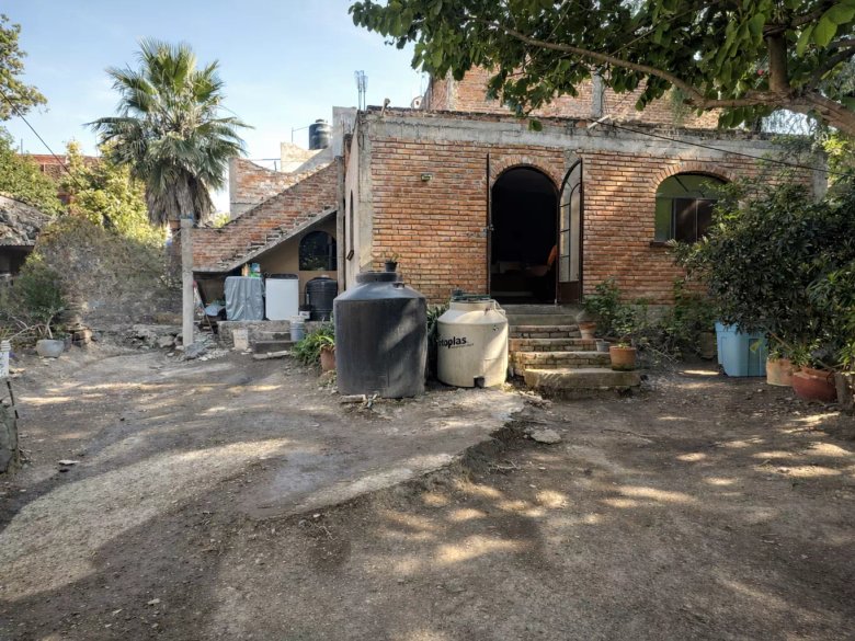 Terreno con frente comercial — 6 photos