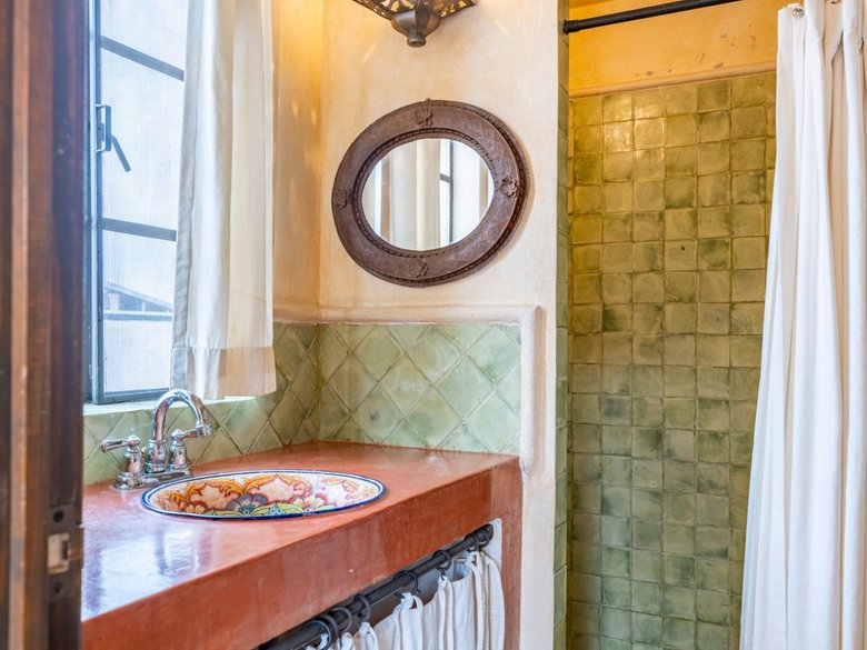 Casa Nueva Azteca — 21 photos