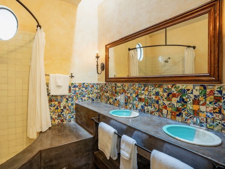 Casa Nueva Azteca — 11 photos