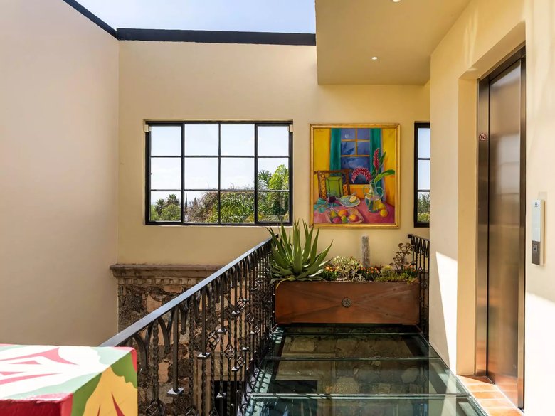 Casa Relox — 25 photos