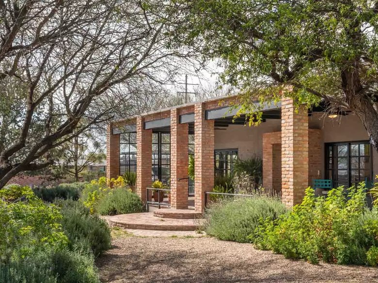 San Miguel Oasis — 21 photos