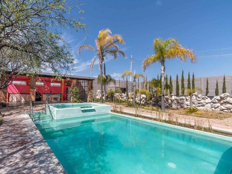 San Miguel Oasis — 18 photos