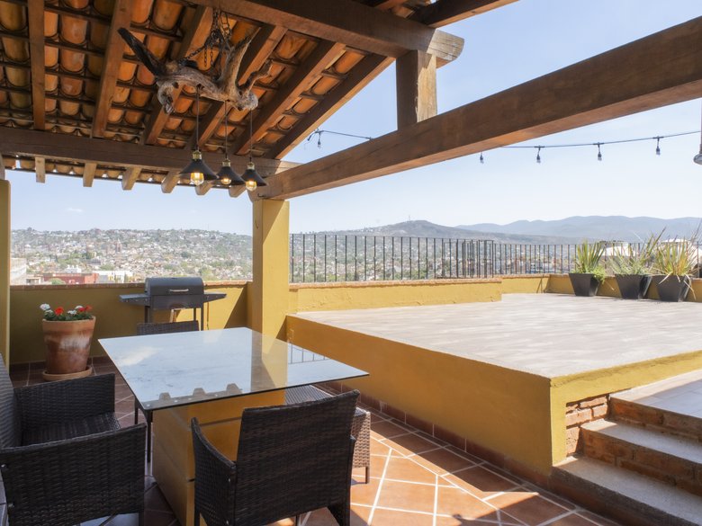 CASA LINDA — 33 photos