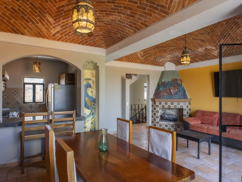 CASA LINDA — 16 photos