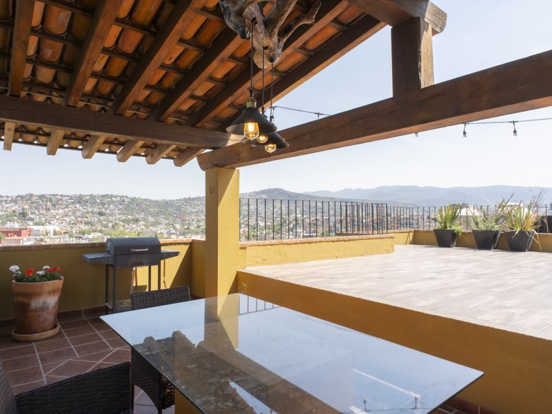 CASA LINDA — 4 photos