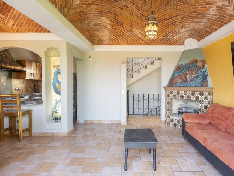 CASA LINDA — 2 photos