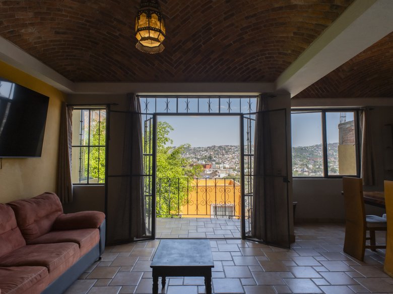 CASA LINDA — 15 photos