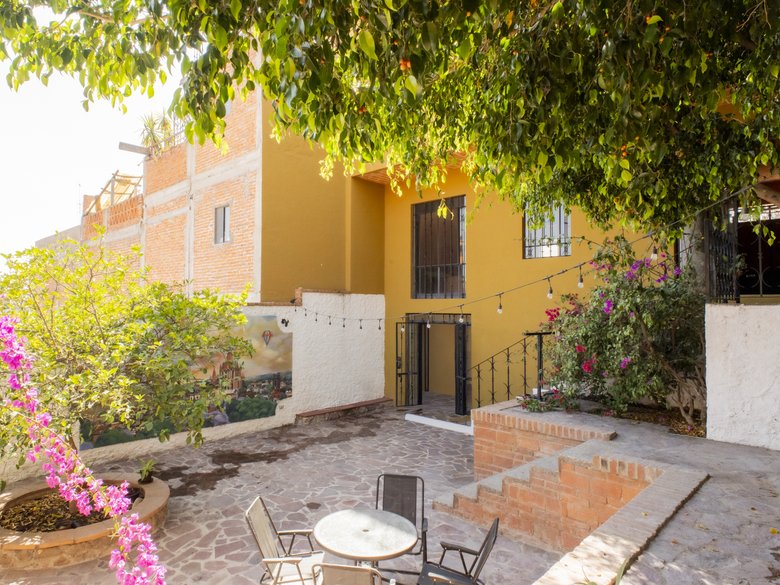 CASA LINDA — 5 photos