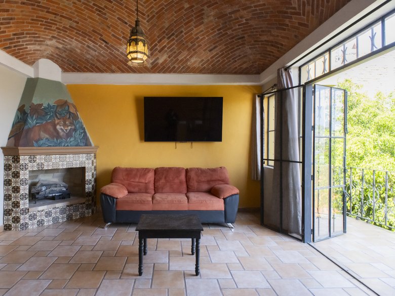 CASA LINDA — 40 photos