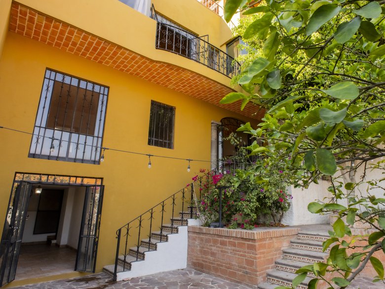 CASA LINDA — 9 photos