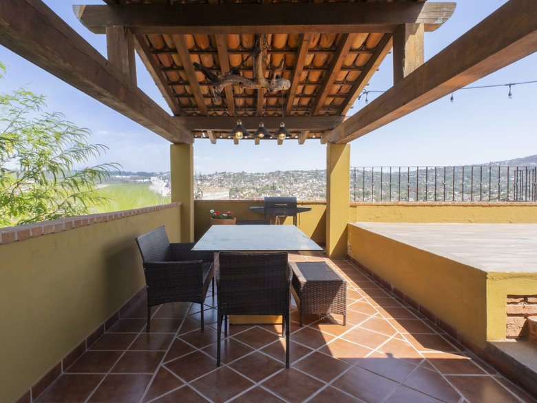 CASA LINDA — 35 photos