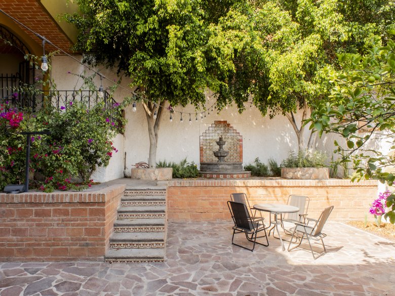 CASA LINDA — 12 photos