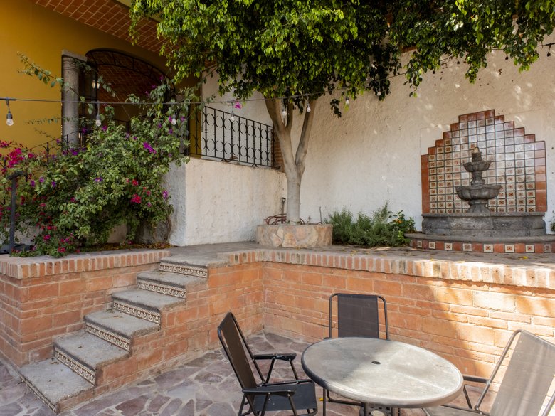 CASA LINDA — 10 photos