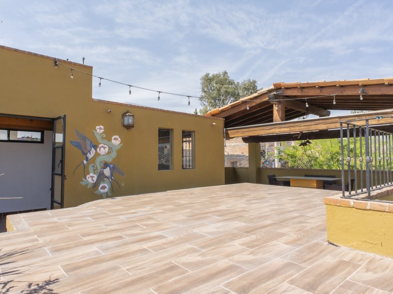 CASA LINDA — 24 photos