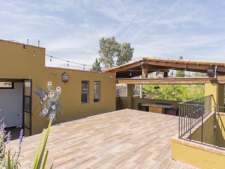 CASA LINDA — 23 photos