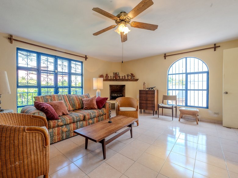 Casa Actriz — 2 photos