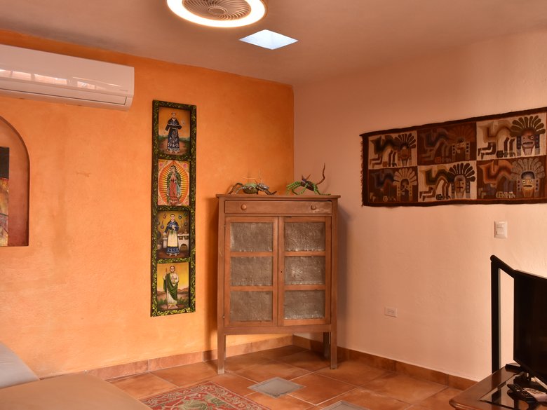 Casa Lima – A colorful 2BR house with modern and colonial elements right outside the Centro — 13 photos