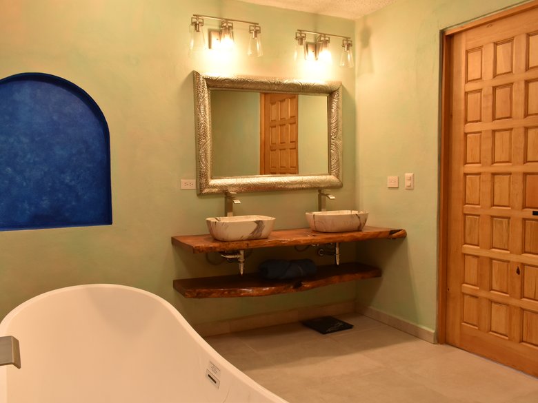 Casa Lima – A colorful 2BR house with modern and colonial elements right outside the Centro — 21 photos