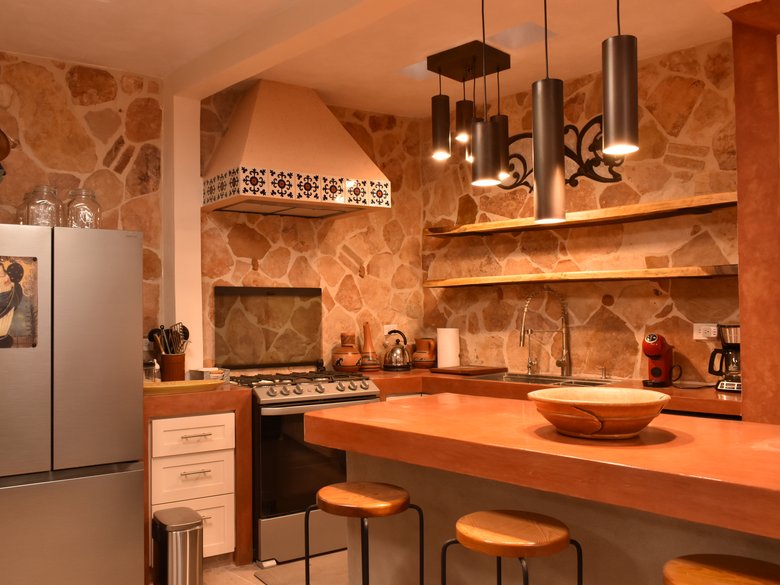 Casa Lima – A colorful 2BR house with modern and colonial elements right outside the Centro — 3 photos