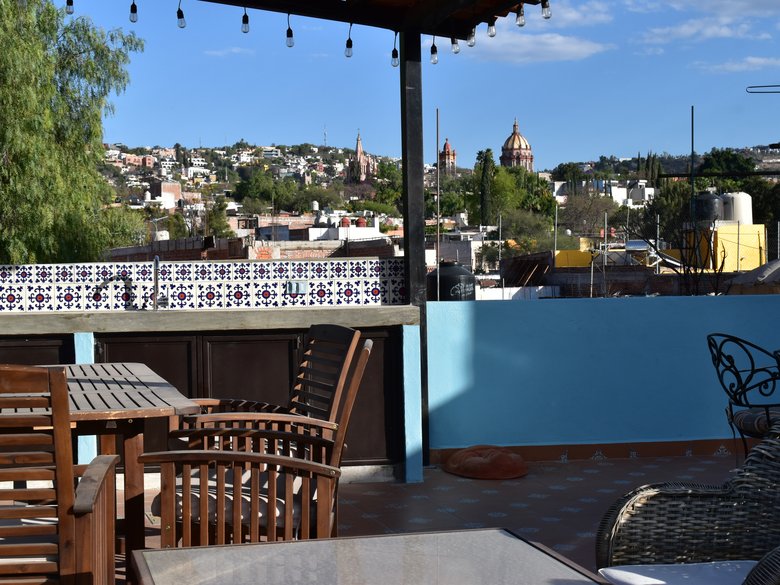 Casa Lima – A colorful 2BR house with modern and colonial elements right outside the Centro — 26 photos