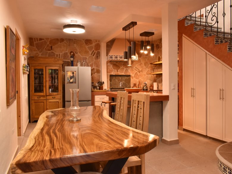 Casa Lima – A colorful 2BR house with modern and colonial elements right outside the Centro — 1 photos