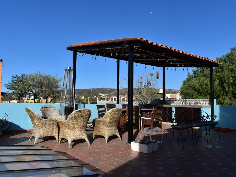 Casa Lima – A colorful 2BR house with modern and colonial elements right outside the Centro — 25 photos