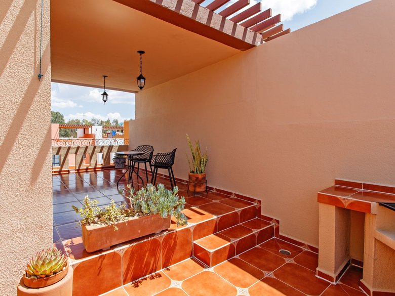 CASA SUIZA — 4 photos