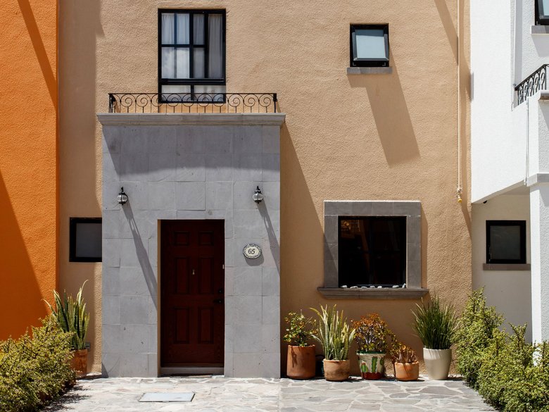CASA SUIZA — 13 photos