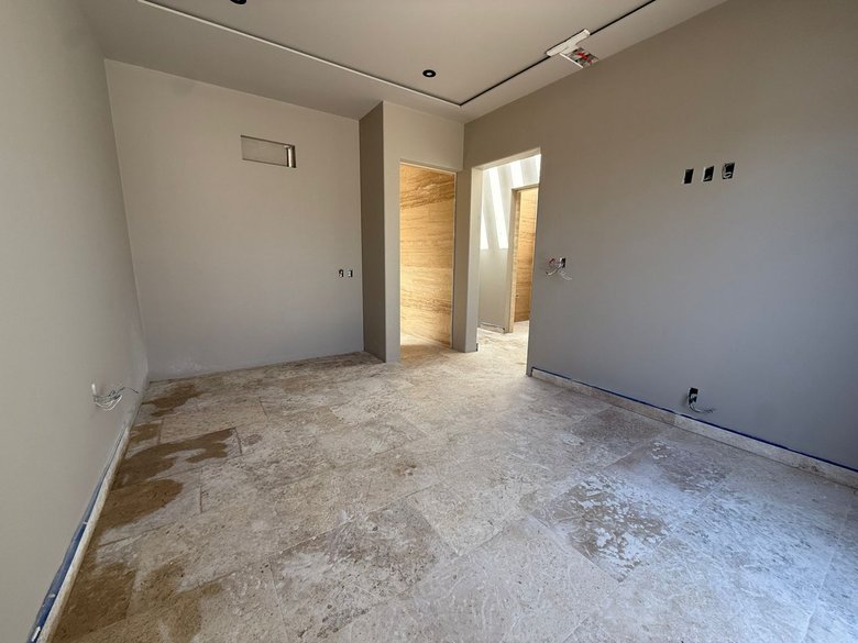 Smart investment in a prime location — 14 photos