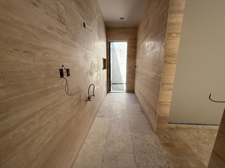 Smart investment in a prime location — 9 photos