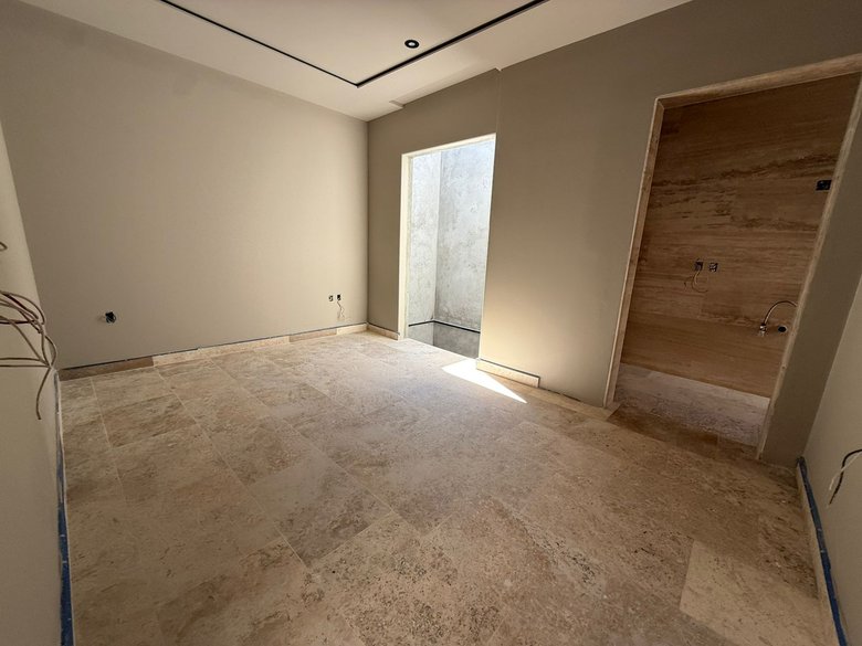 Smart investment in a prime location — 10 photos